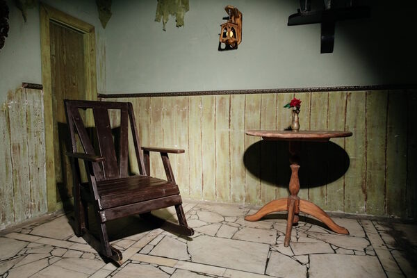 Дом с призраками