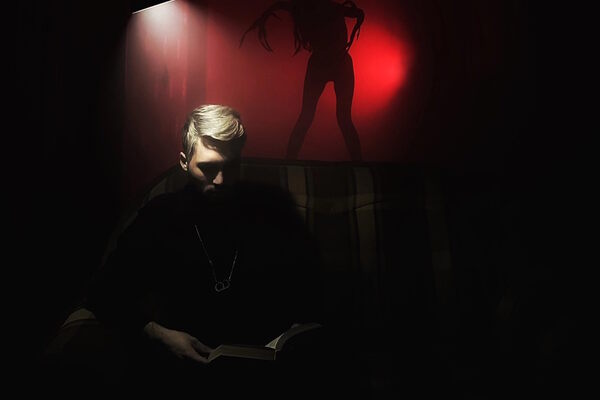 И гаснет свет